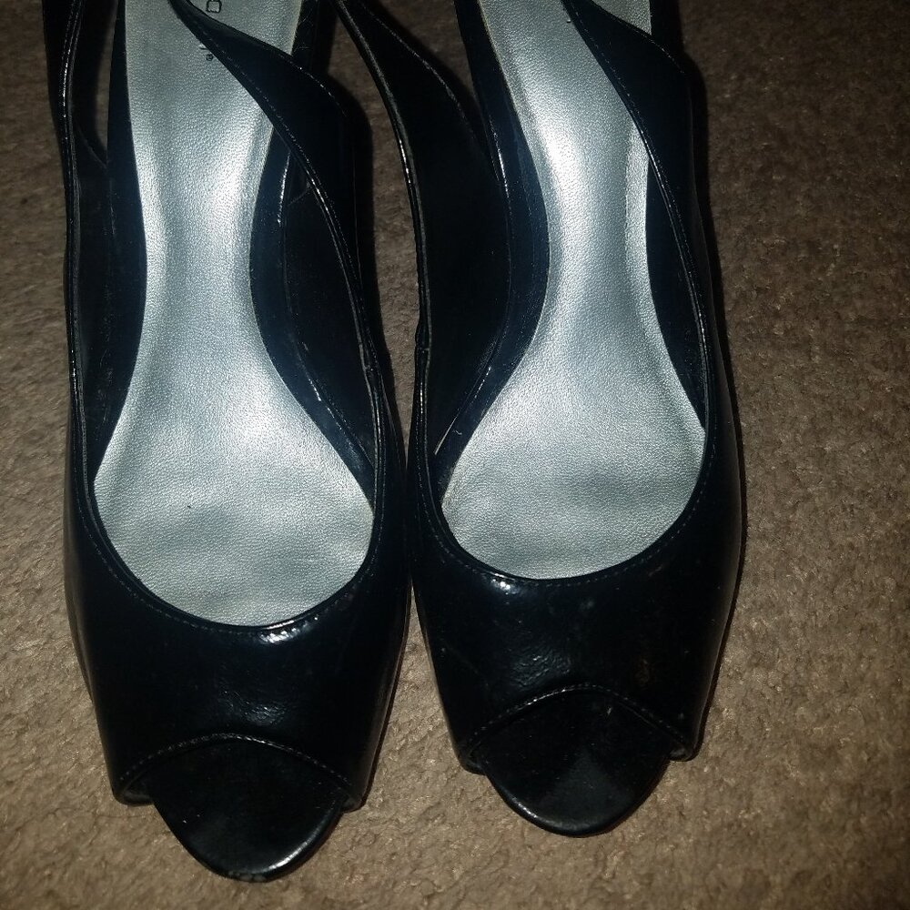 Women's Fioni Peep Toe Black Patten Leather Sling Back Heel 8 1/2 --- Brand New